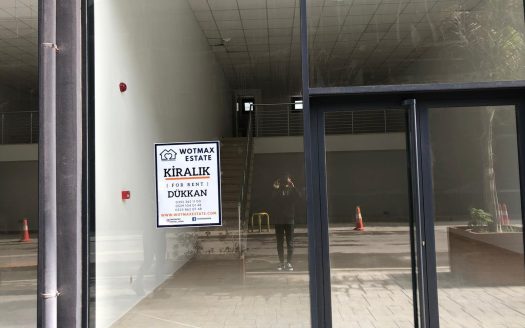 GAZIMAGUSA, CADDEMDE YAN YANA KIRALIK 3 ADET DUKKAN